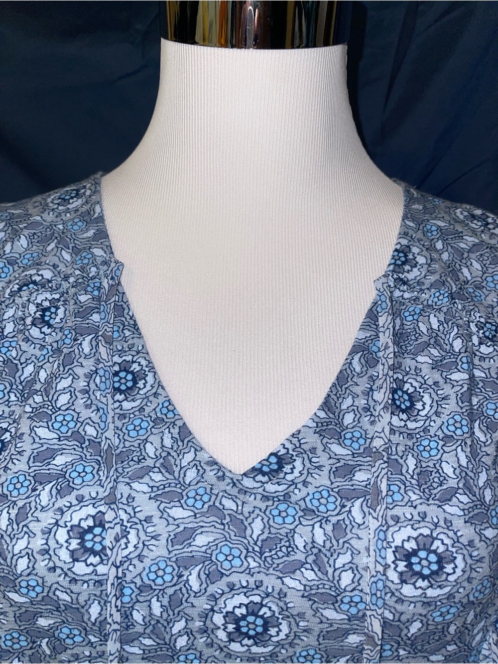Lucky Brand Blue Floral V-Neck Flutter Sleeve Top - Picture 2 of 4